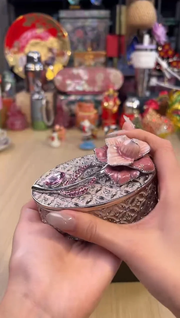 184七宝粉色大椭圆玫瑰花盒