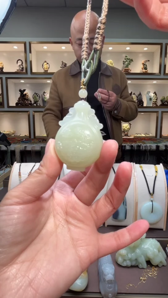 颈饰未镶嵌和田玉苏