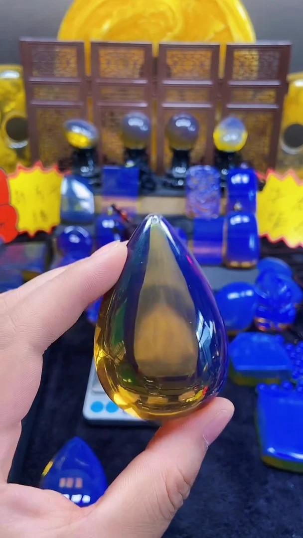 天空蓝净水大水滴