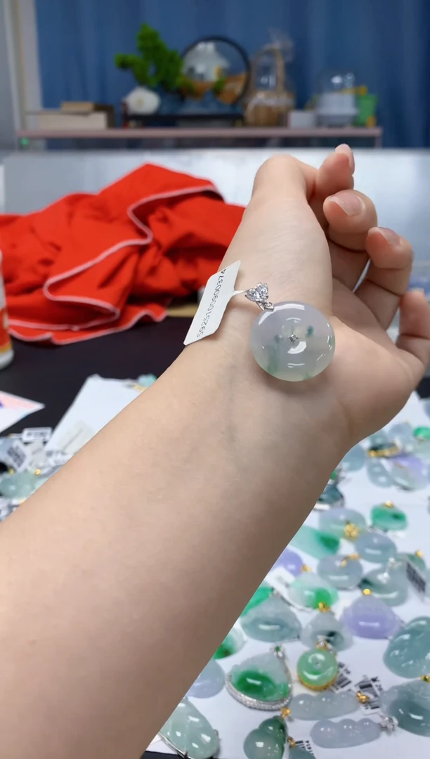 颈饰18K金镶嵌翡翠天然缅甸a货翡翠百元以上9元证书费自理