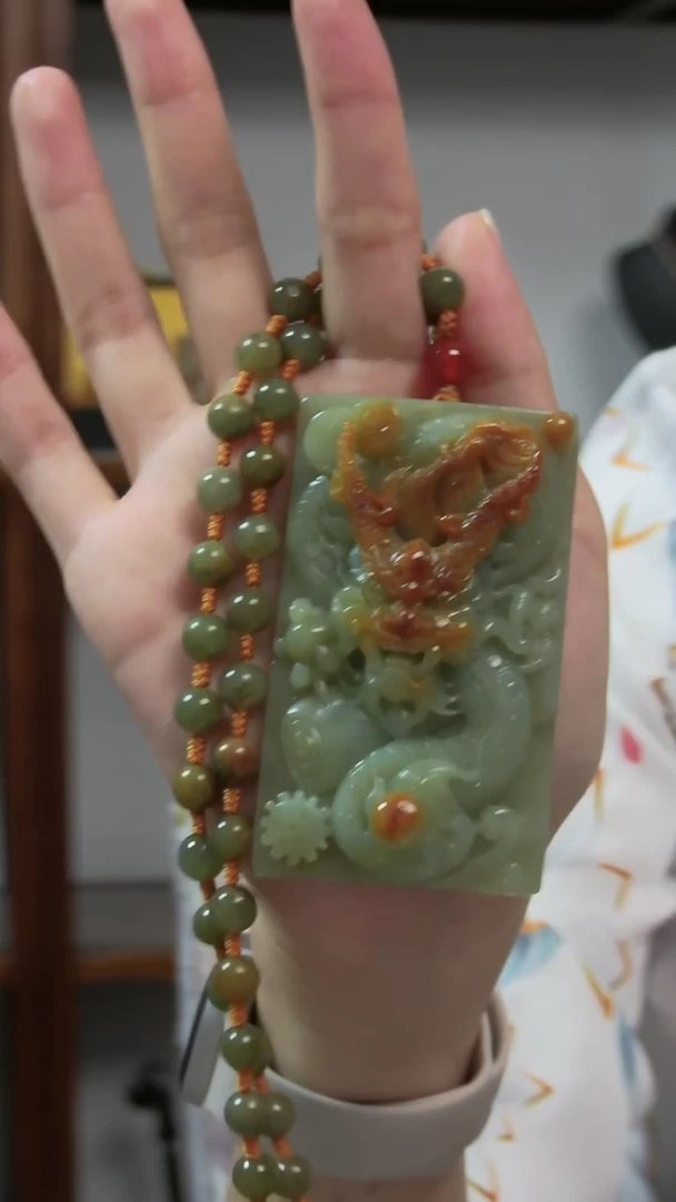 颈饰未镶嵌和田玉龙牌
