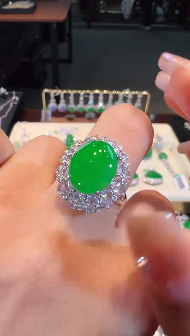 【闪购商品】翡翠戒指18K金镶嵌翡翠