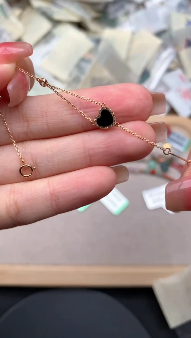 18K金镶嵌挂件翡翠一