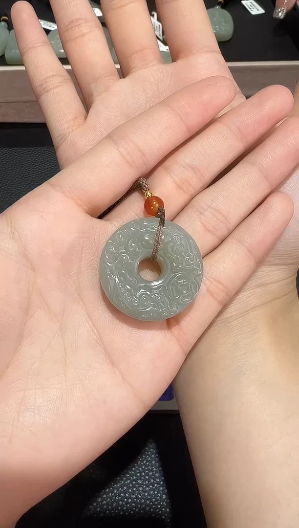 【闪购商品】和田玉吊坠(赠链)未镶嵌且末料青白玉貔貅