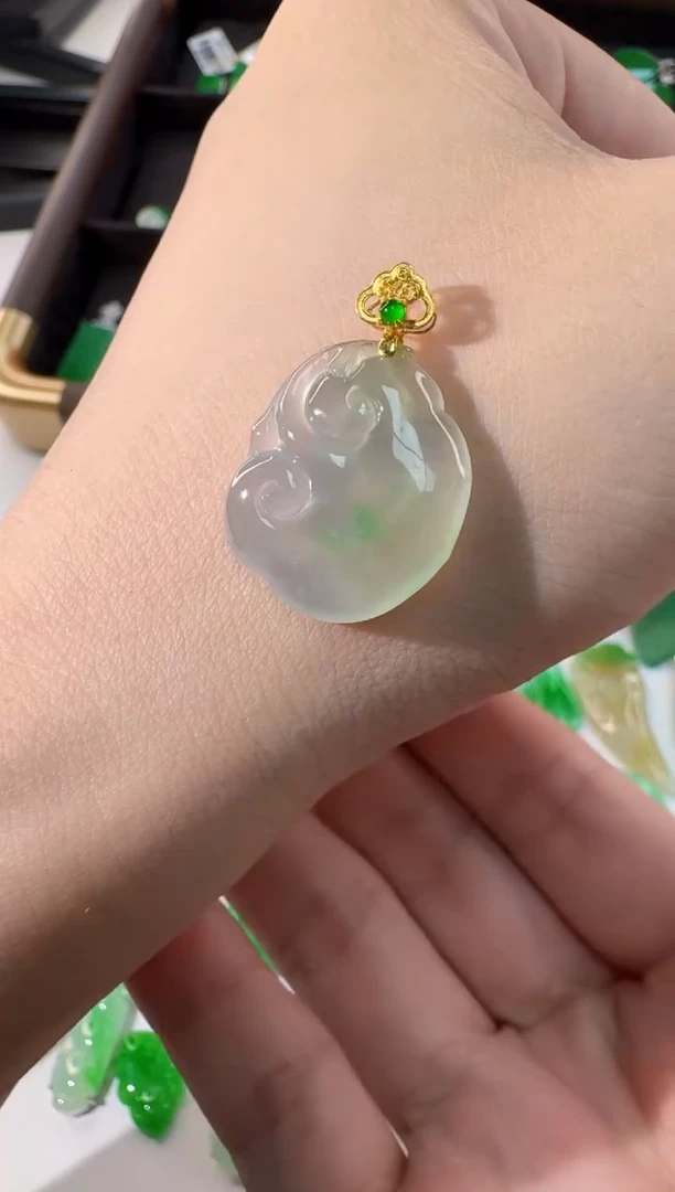 颈饰18K金镶嵌翡翠缅甸A货翡翠