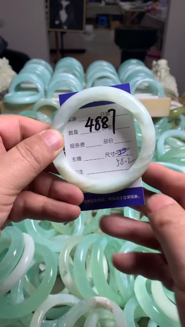 【闪购商品】蛇纹石玉手镯未镶嵌4887