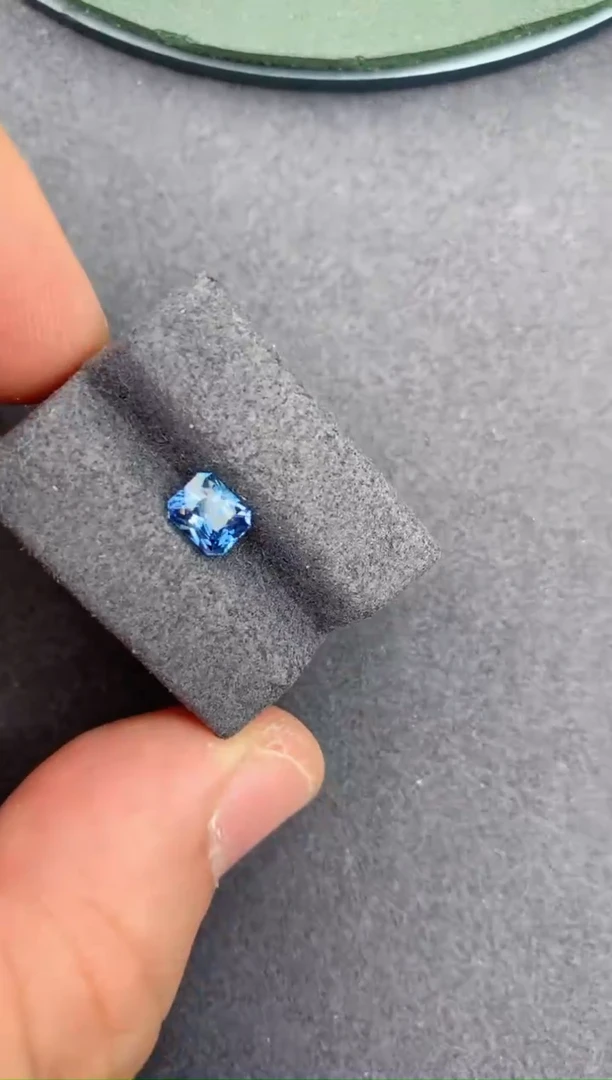裸石蓝宝石1.1ct 无烧矢车菊蓝宝石
