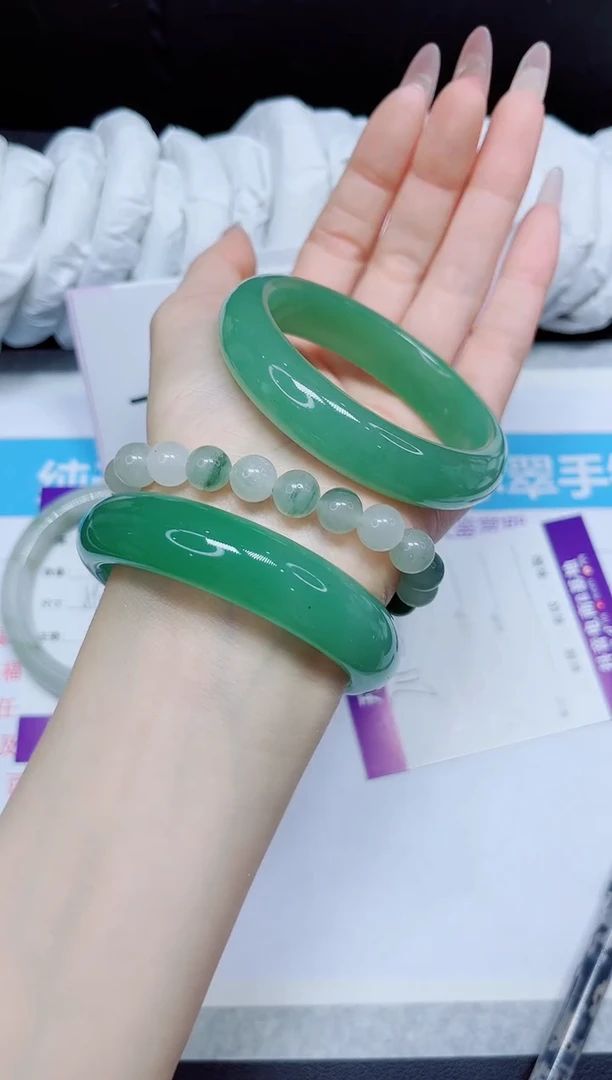 石英质玉手镯未镶嵌24.