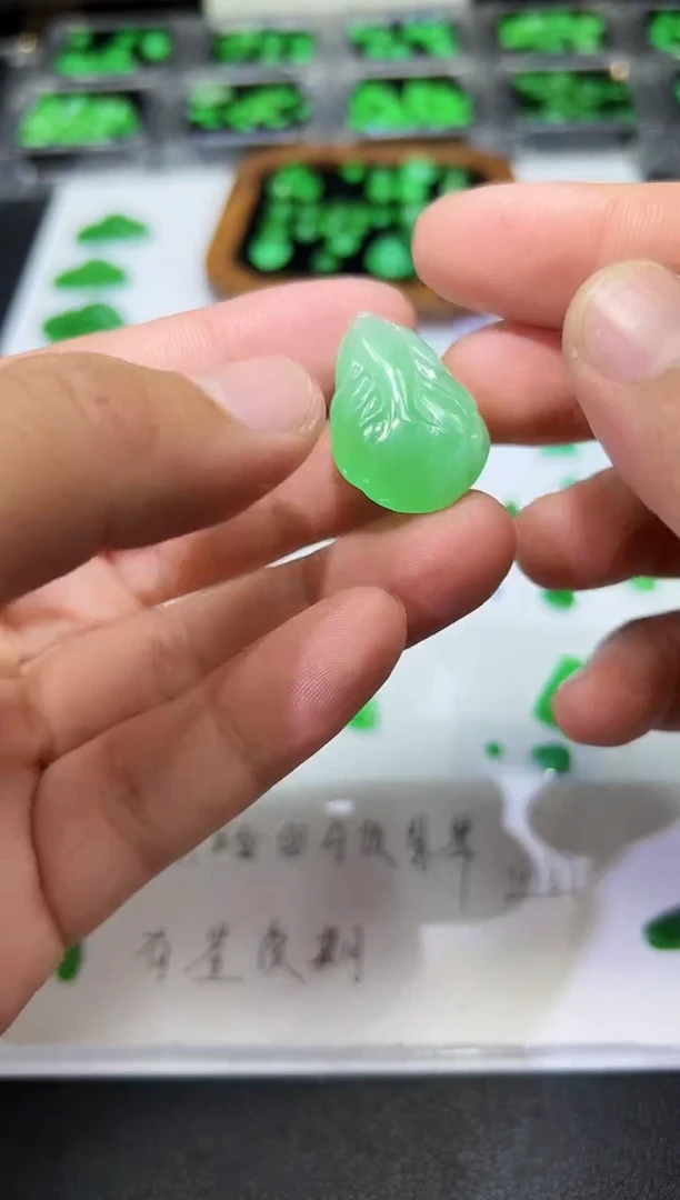 裸石翡翠天然缅甸A货翡翠一件