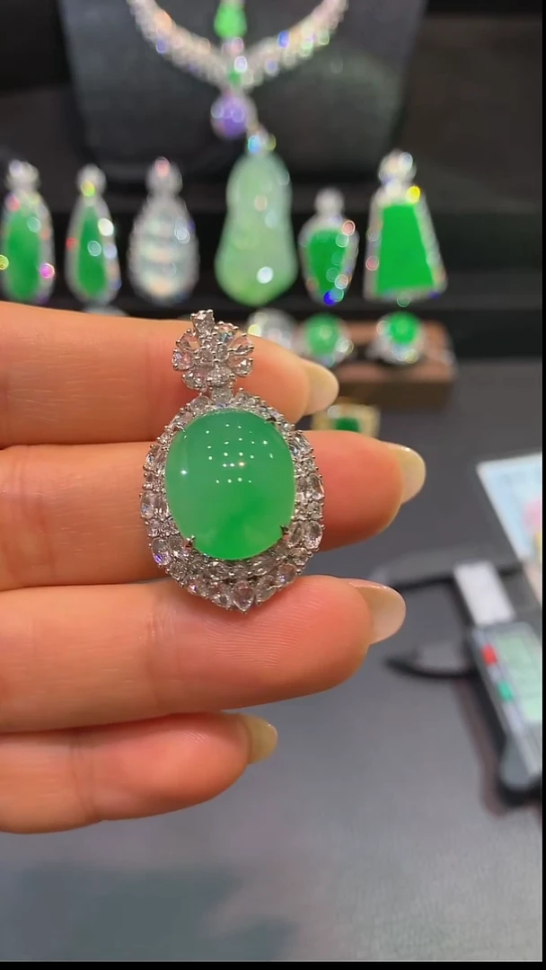 吊坠(不含链)18K金镶嵌翡翠吊坠