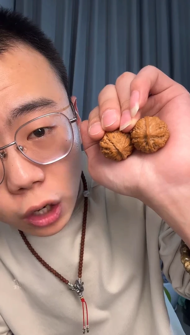 【闪购商品】文玩核桃吊坠小秋子一对（小手捻）