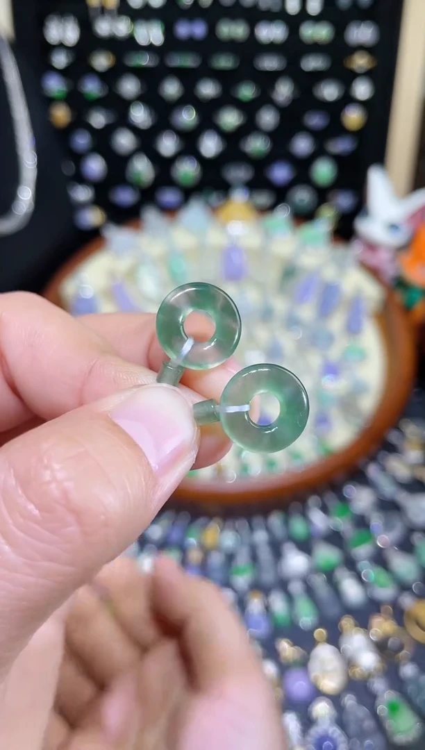 颈饰未镶嵌翡翠高冰玻飘花甜甜圈裸石