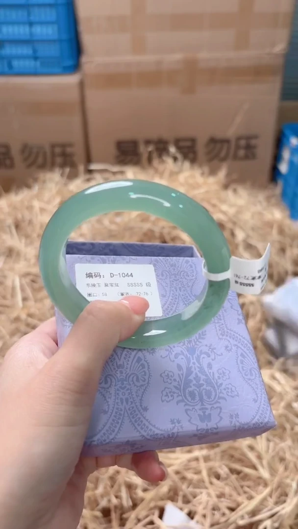 未镶嵌手镯石英质玉D-1044