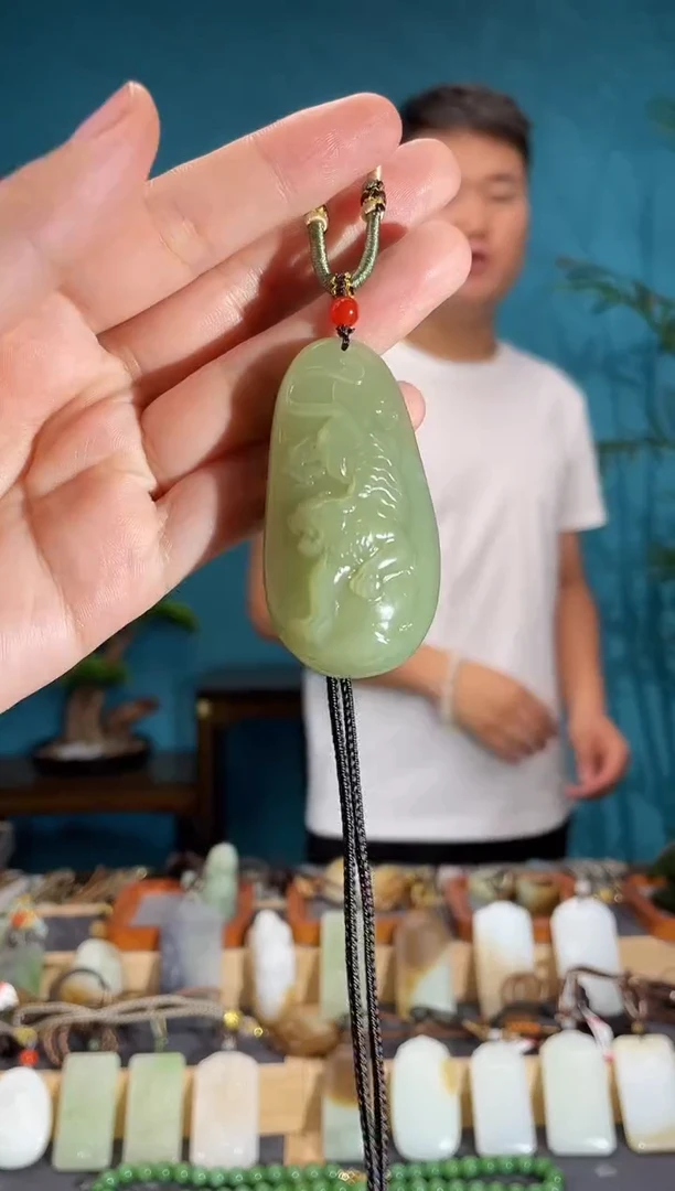 和田玉未镶嵌颈饰1