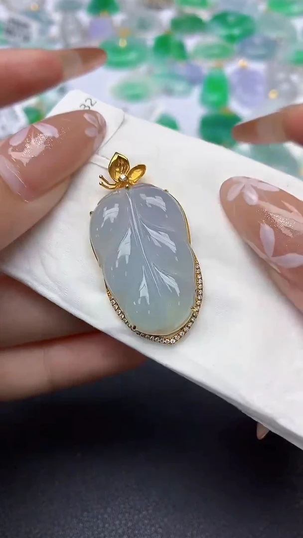 颈饰18K金镶嵌翡翠a货假一赔三支持复检百元上9元证书费自理