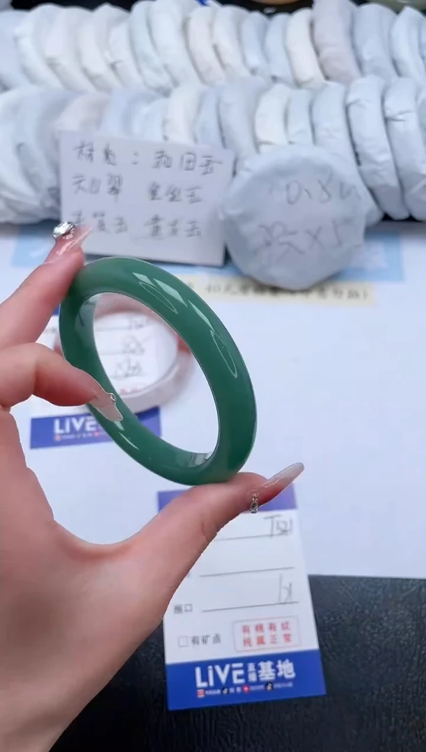 【闪购商品】石英质玉手镯未镶嵌T321-61