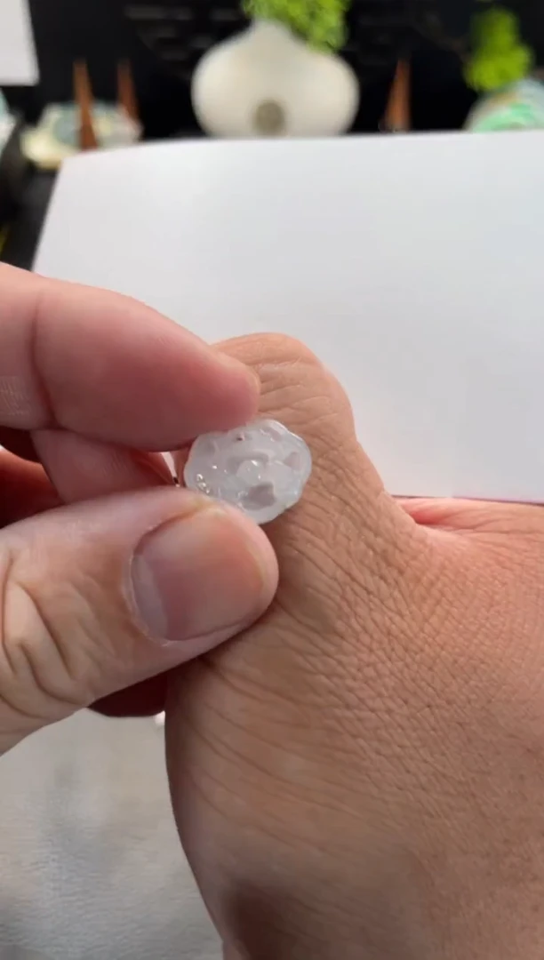 颈饰未镶嵌翡翠21号链接 有纹裂