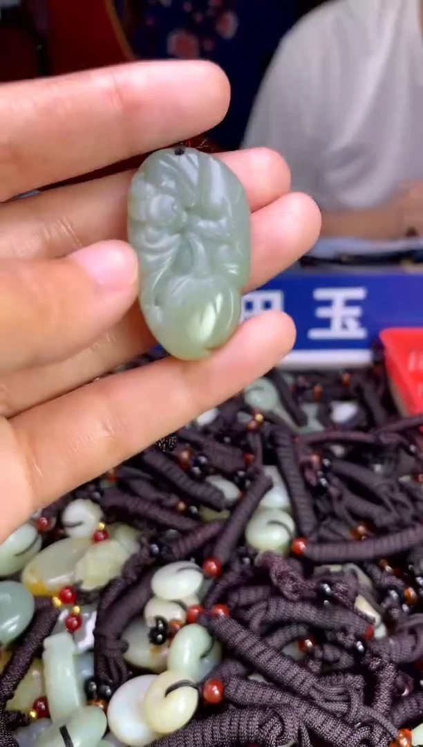 未镶嵌和田玉挂件1
