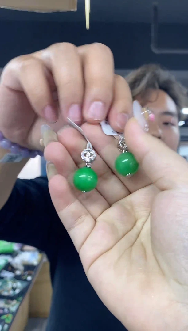 颈饰未镶嵌翡翠多样性发其一颜色微差