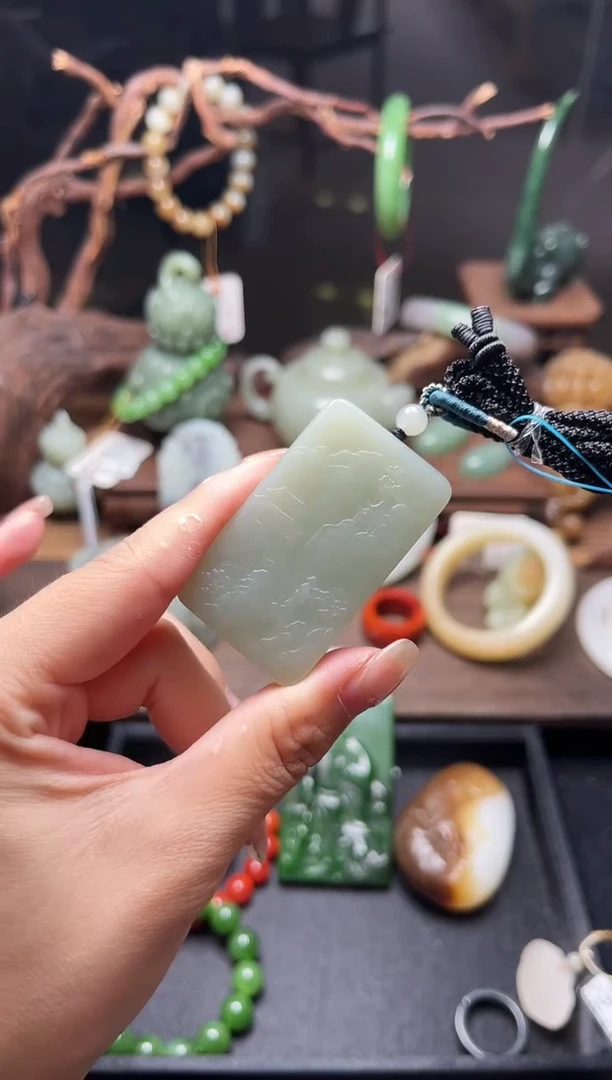 和田玉未镶嵌吊坠(不含链)且末青白 山水牌9004162