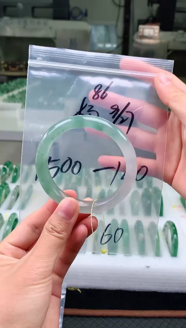 未镶嵌非洲翠手镯石英质玉非洲翠手镯59-60圈口86号