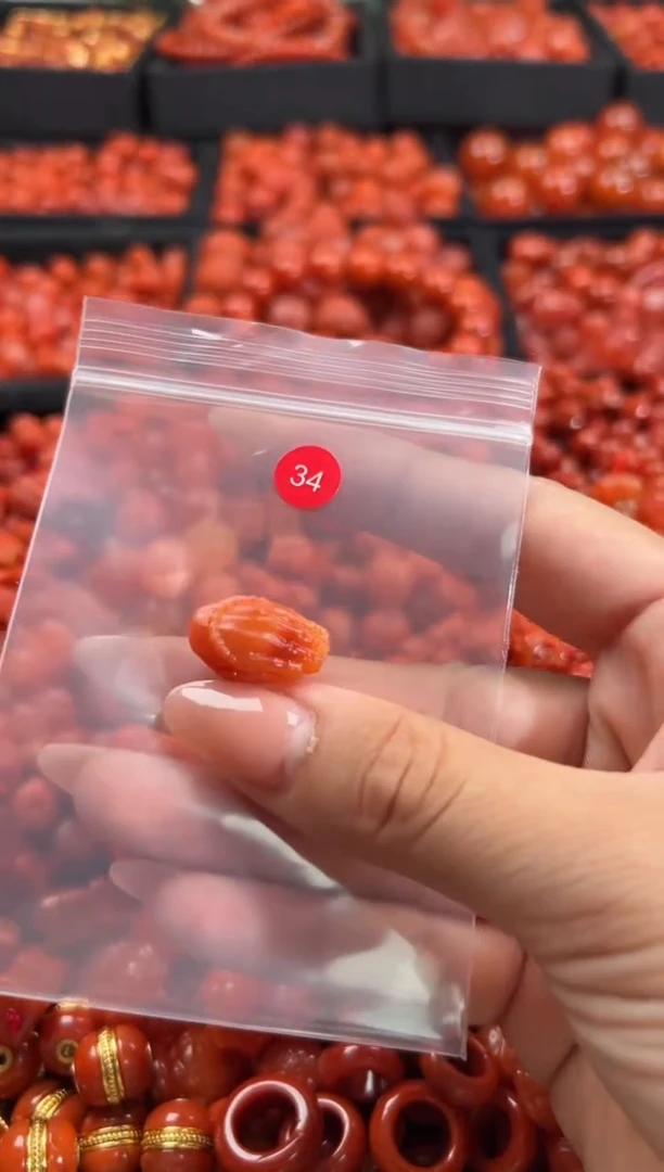 南红玛瑙未镶嵌颈饰1