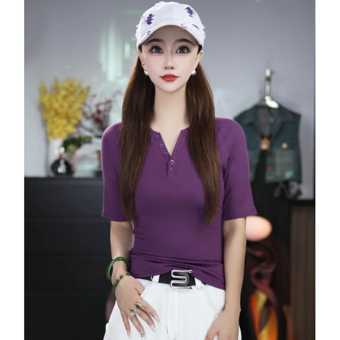 2025早秋新款中袖排扣V领百搭小众设计感显瘦高腰纯欲纯色女修身