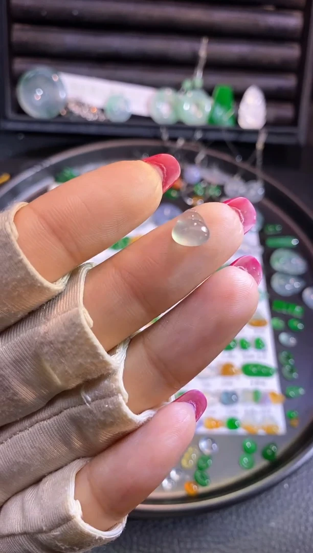 翡翠挂件未镶嵌葫芦