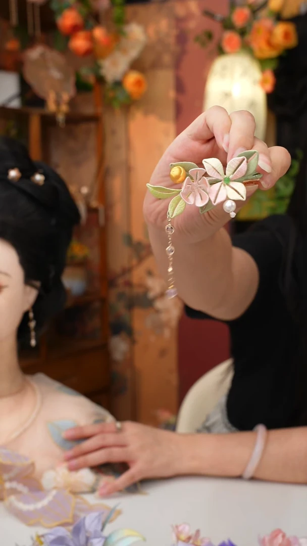 皮质铁合金锦簪阁