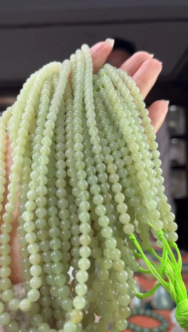 颈饰未镶嵌和田玉1颜色多样性发，拍一发一件