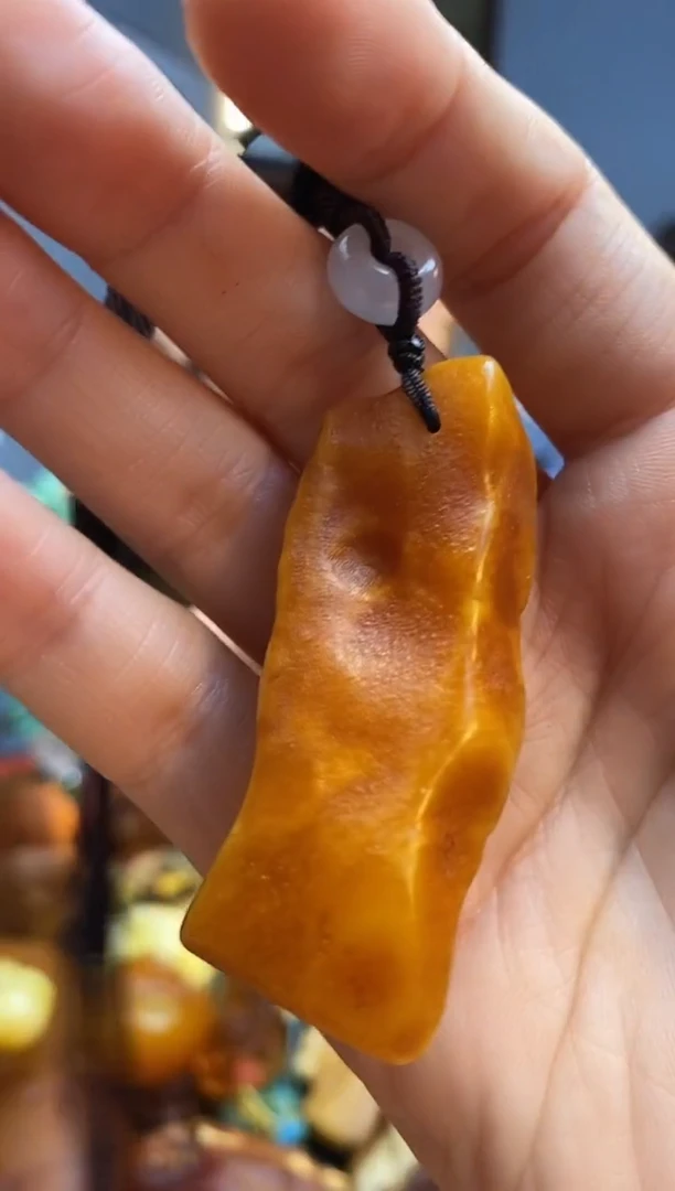 未镶嵌颈饰琥珀吊坠