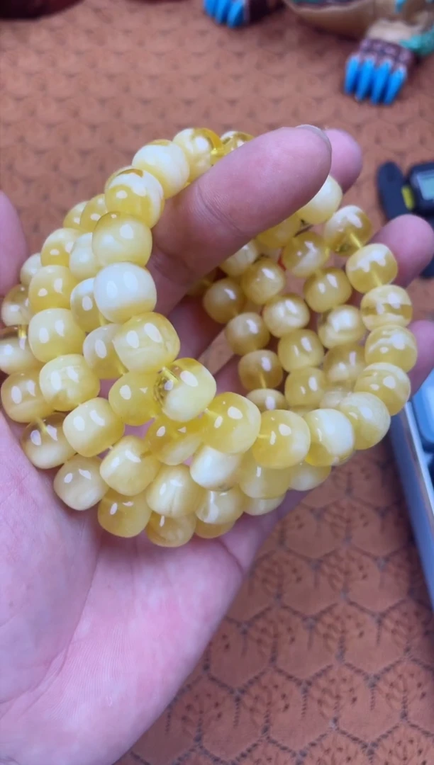 未镶嵌蜜蜡裸石WML8853多样性发其中一件