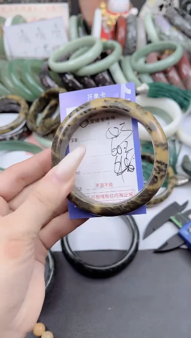 未镶嵌手镯石英质玉523