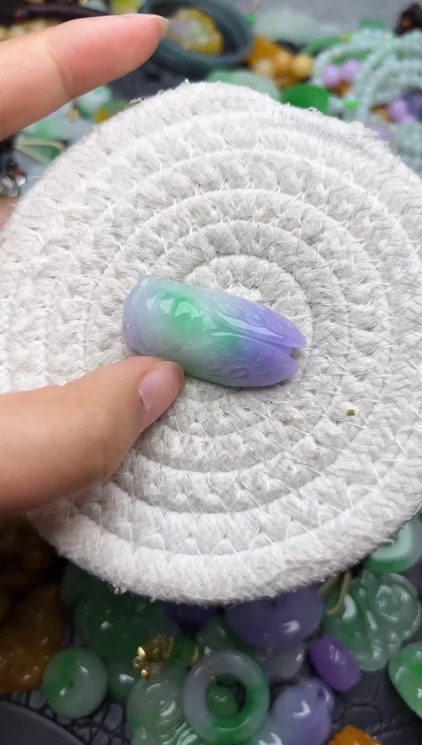 颈饰未镶嵌翡翠缅甸翡翠吊坠