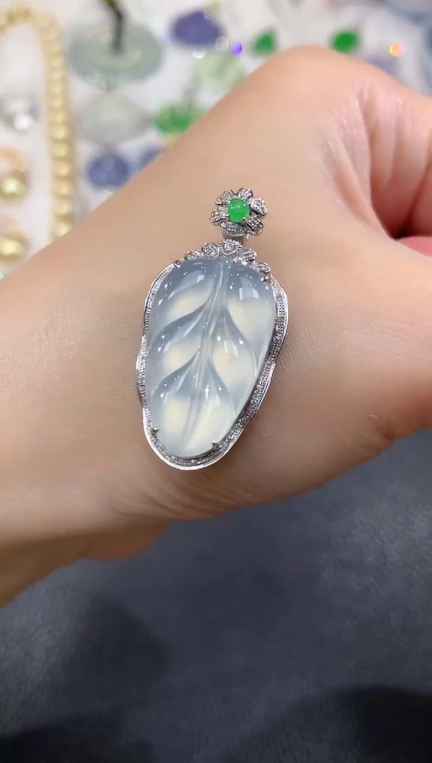 吊坠(不含链)18K金镶嵌翡翠A31