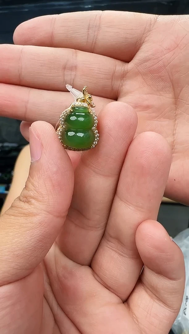 和田玉银S925镶嵌颈饰葫芦