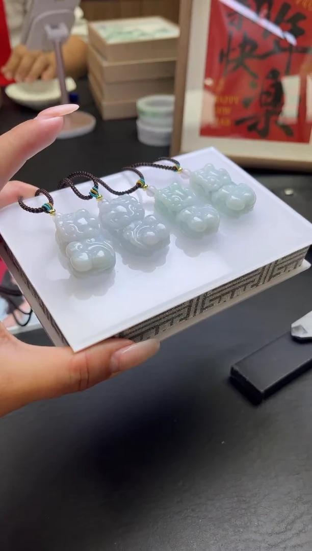 【闪购商品】翡翠颈饰未镶嵌B43多样性发一件/配绳子