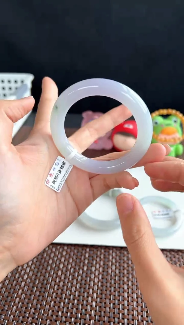 翡翠手镯未镶嵌33号53.6*10*10.5