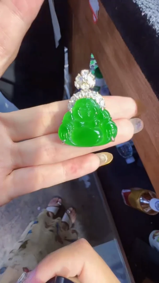 定制翡翠未镶嵌翡翠A货有轻微色差属于正常现象，佛公1