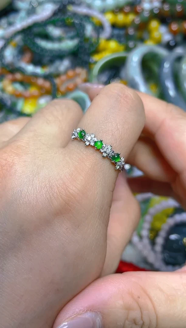 颈饰未镶嵌翡翠/W/翡翠A货，一件也是批发价