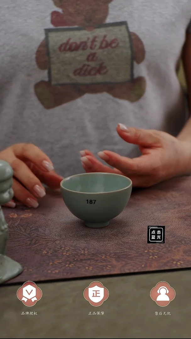 瓷片国非遗大师王君子章款鸡心杯...