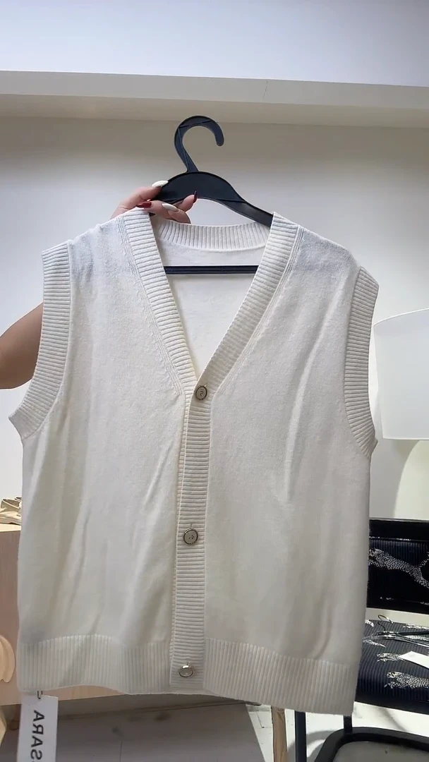 奶杏色经典羊毛开衫