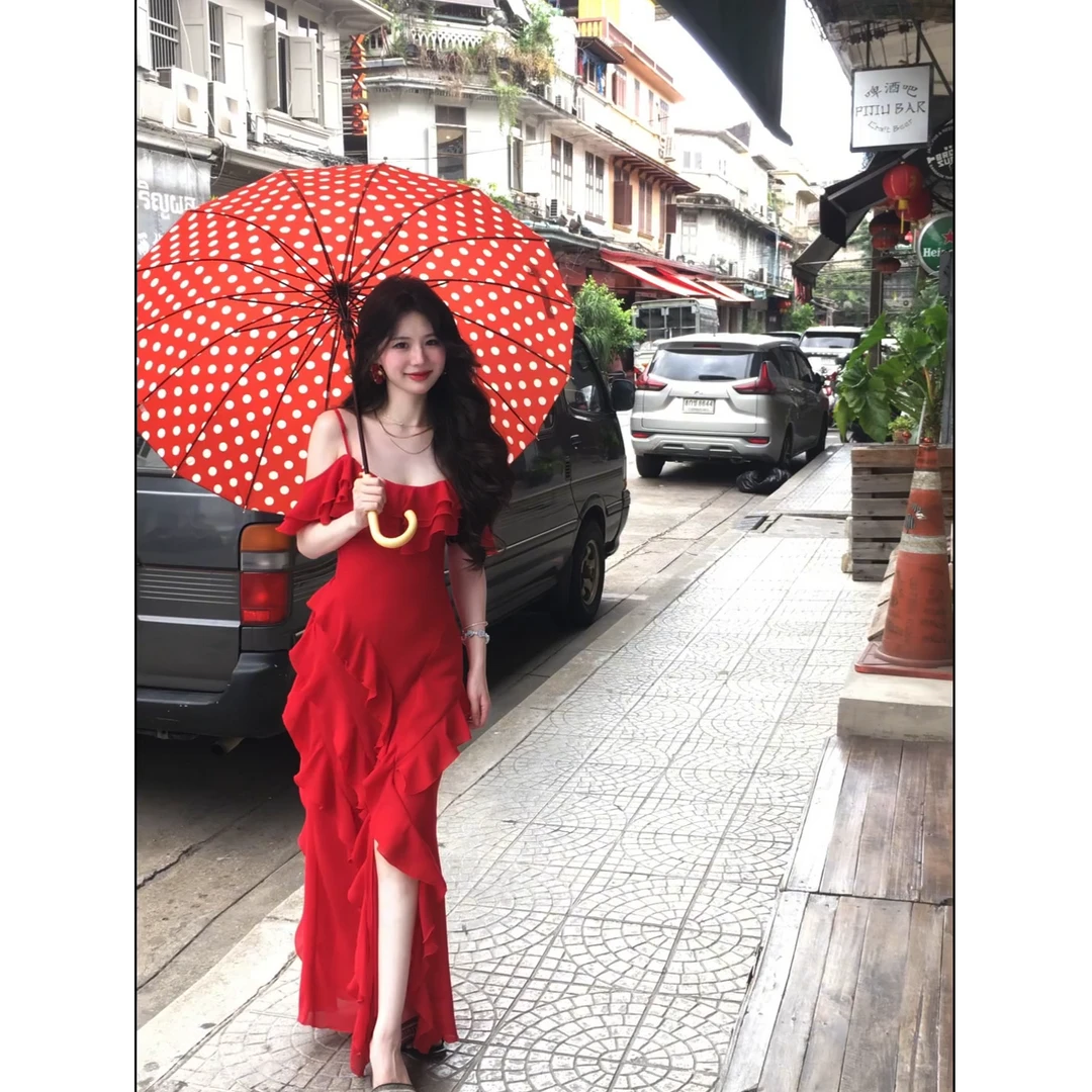 法式气质红色荷边叶开衩吊带连衣裙女夏收腰显瘦度假风露肩长裙子