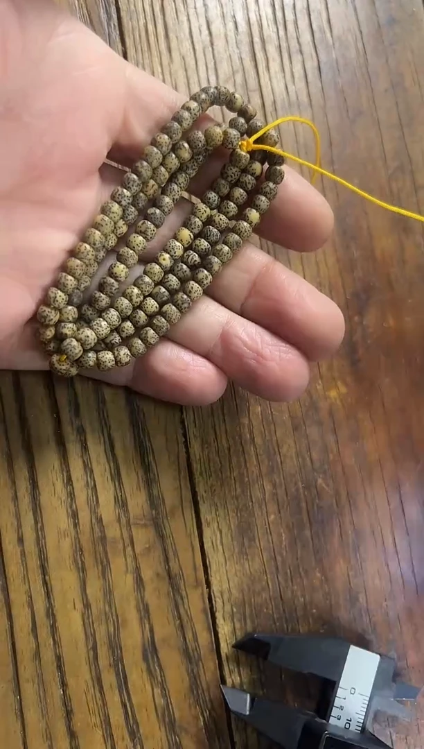 无非金属5x4mm  小金点长串