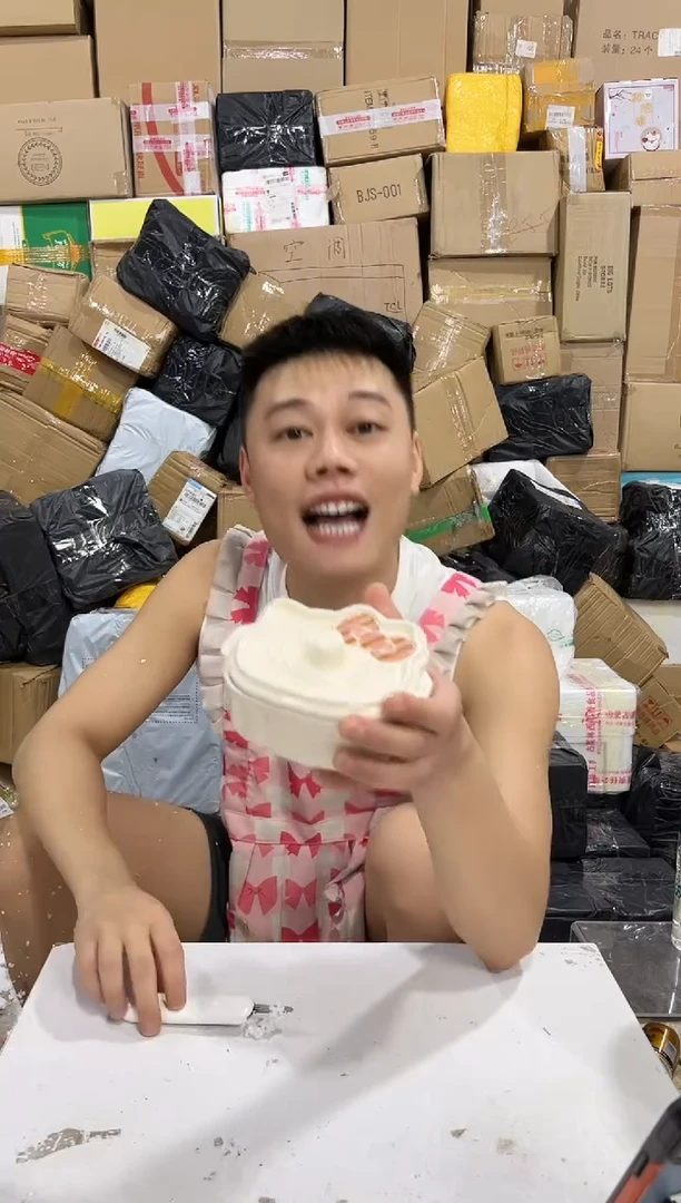 瓷片白色kt猫炖盅