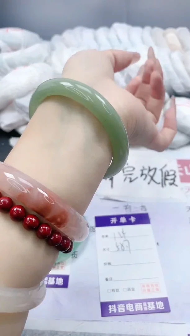 【闪购商品】石英质玉手镯未镶嵌124/58.7
