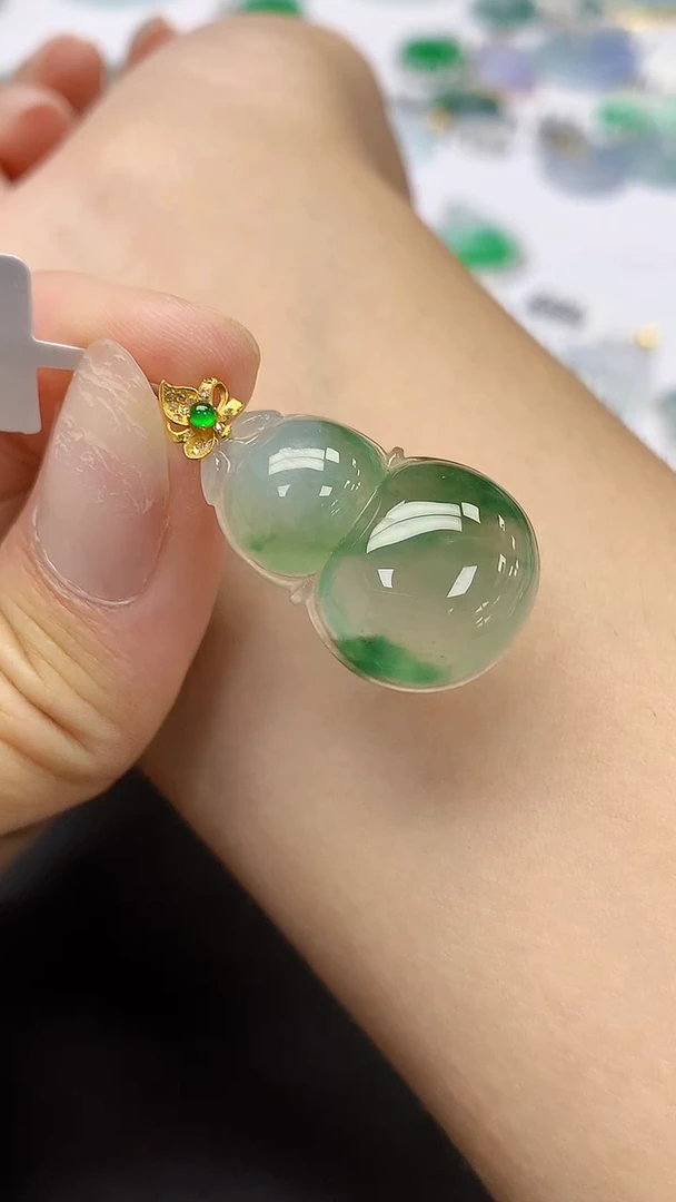 翡翠18K金镶嵌颈饰天然缅甸a货翡翠