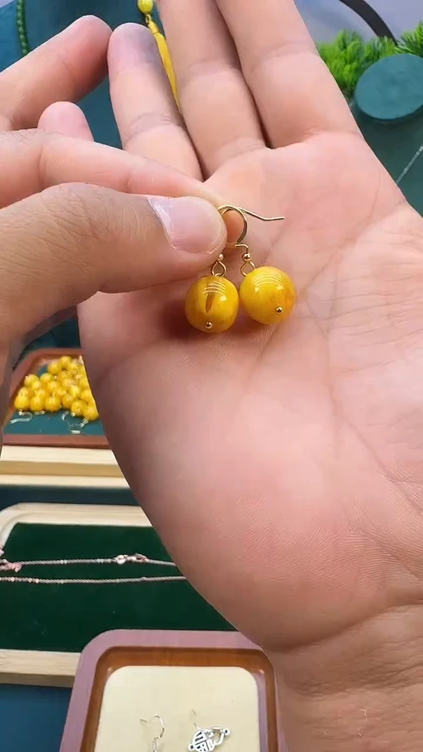 14K金镶嵌蜜蜡耳饰E01