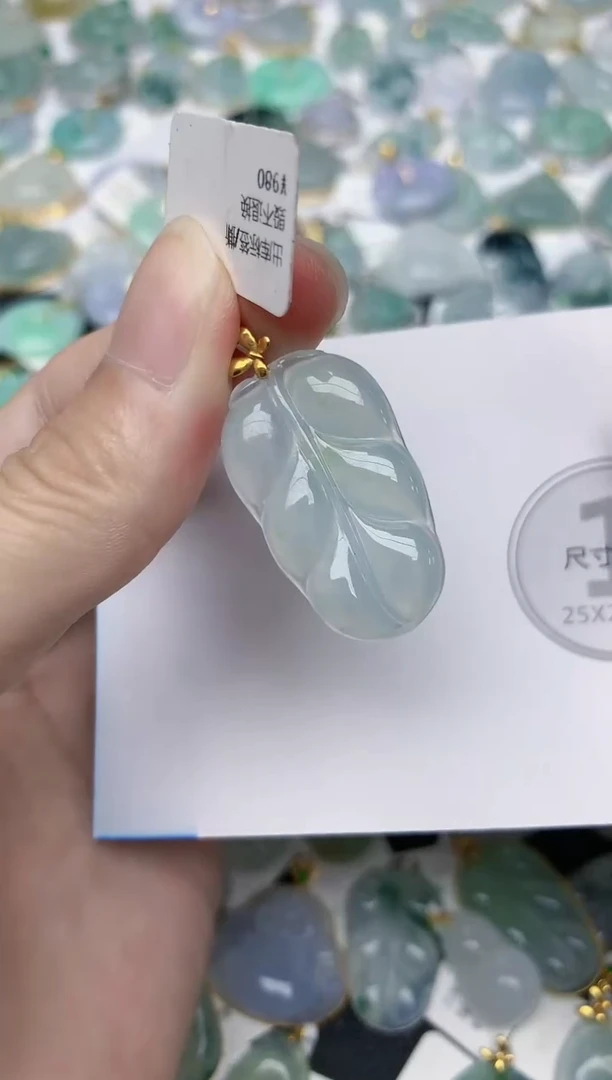 颈饰18K金镶嵌翡翠天然A货翡翠
