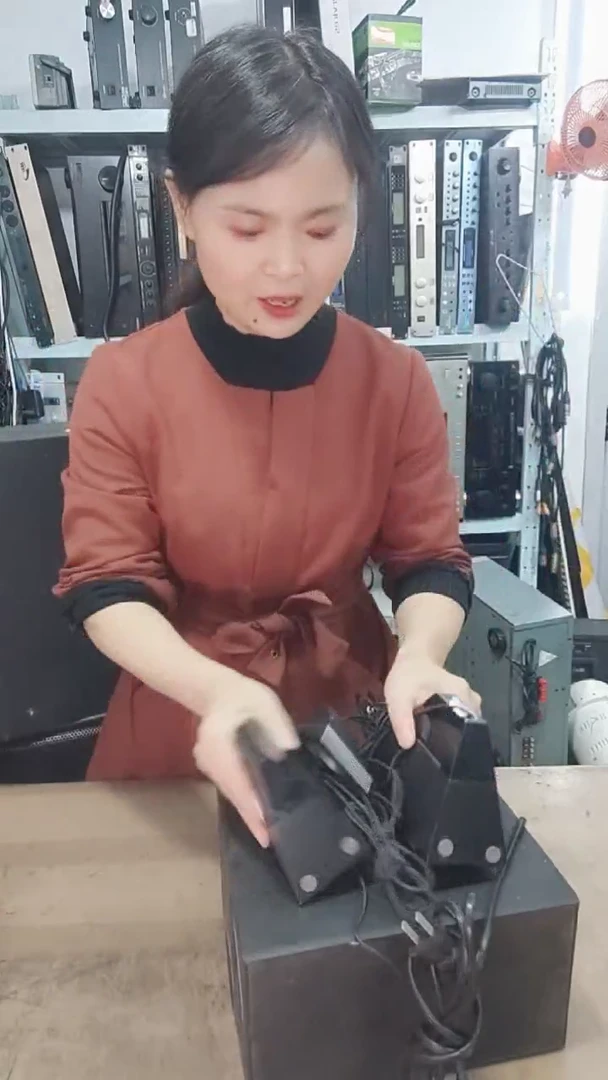 8新电脑音响一套，不包邮费